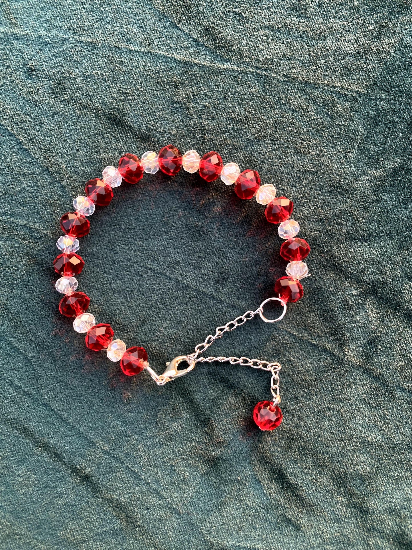 RED AND WHITE AQUAMARINE CRYSTAL BEADS BRACELET