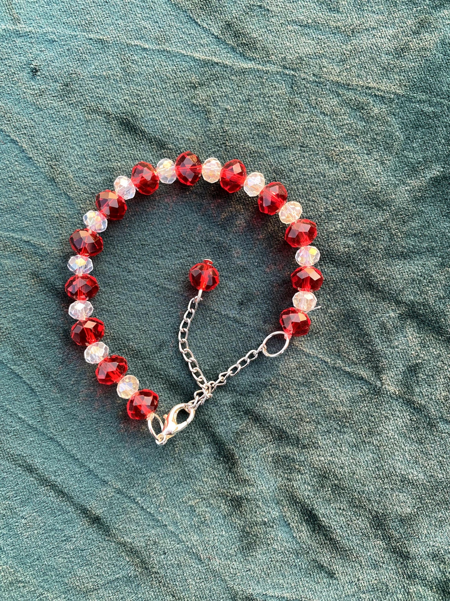 RED AND WHITE AQUAMARINE CRYSTAL BEADS BRACELET