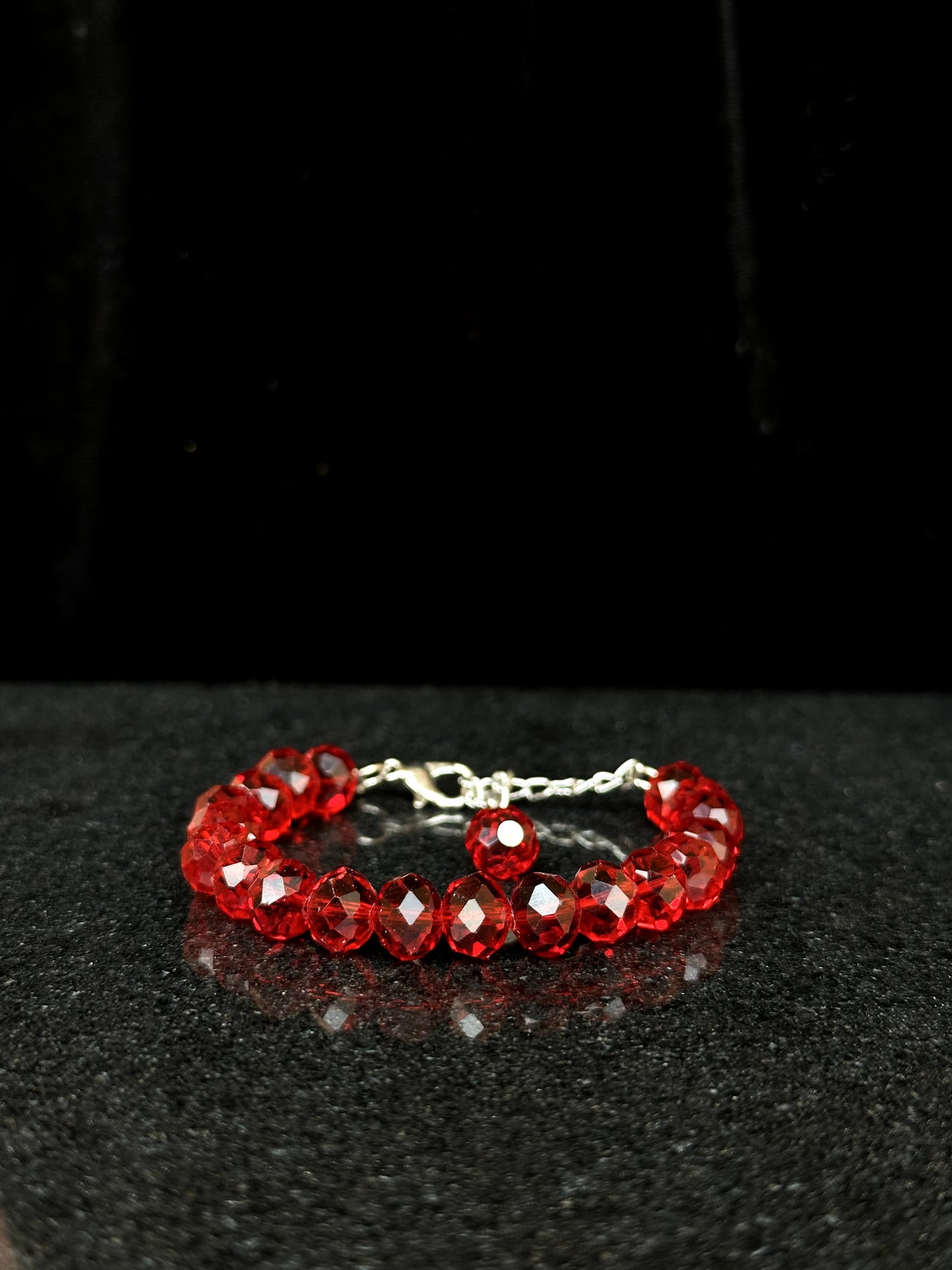 RED CRYSTAL BEADS BRACELET + 1 FREE GIFT