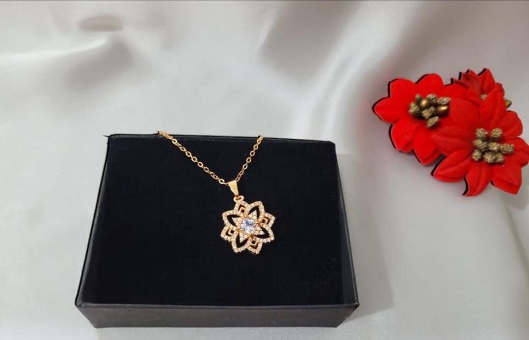 GOLD PLATED ELEGENT FLORAL DESIGN PENDANT