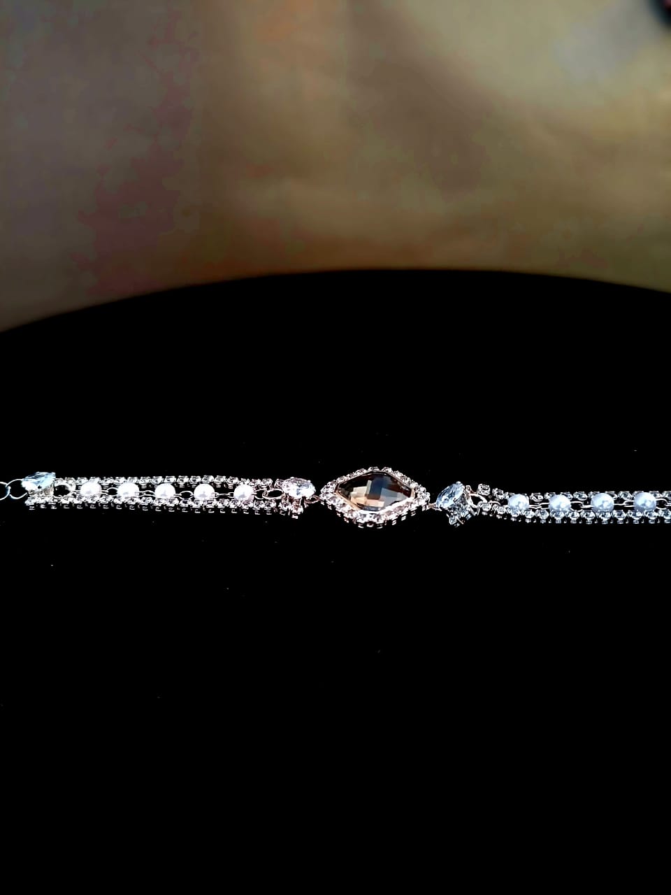 Elegant Crystal and Pearl Bracelet